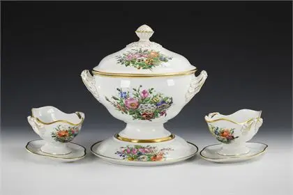 Tureen and 2 sauce boats with floral painting. Bing & Gröndahl