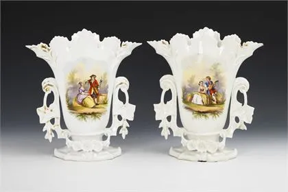 2 Vertikovasen mit Watteau-Malerei. Pirkenhammer