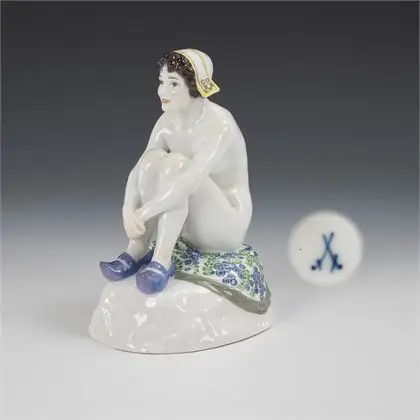 Figure Art nouveau : Baigneuse. Meissen
