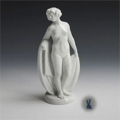 Figure féminine nue avec drap. Meissen