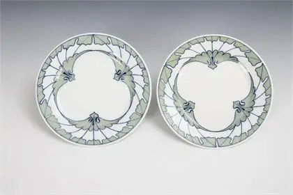 Paire d'assiettes Jugendstil "Motif d'ailes". Meissen