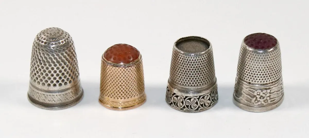 Dés à coudre or et argent