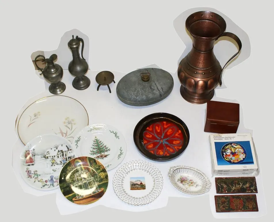 Treasure trove – with numerous objects such as plates, tin, copper