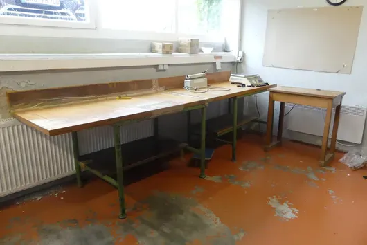 2x workbench with side table, without contents
