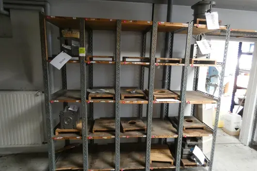 Regál, 13 polí, bez obsahu