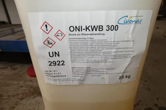 2x bidons ONI-KWB 300 resp. 200