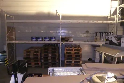 Rack de stockage, avec contenu