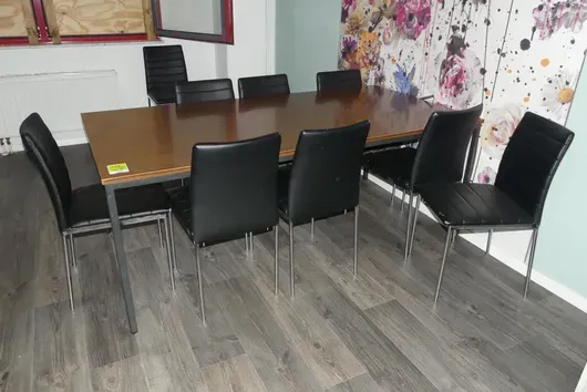 Table with 9x chair
