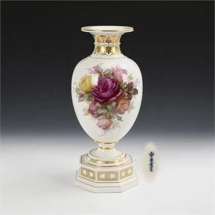 Jugendstil-Vase mit Weichmalerei. KPM Berlin