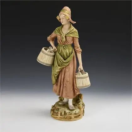 Wasserträgerin. Royal Dux