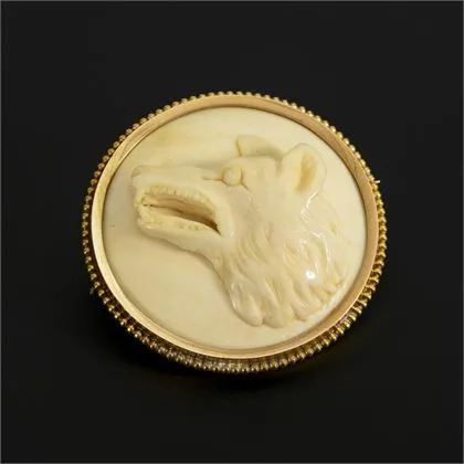 Historische broche met wolvenkop