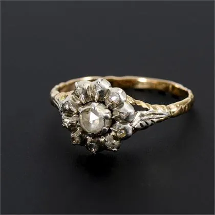 Historicerende ring met roosgeslepen diamanten uit Nederland