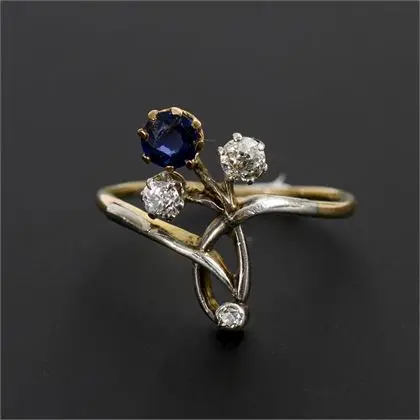 Jugendstil ring met bloemmotief