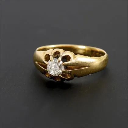 Zeer kleine ring met grote oudgeslepen solitair