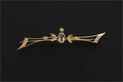 Jugendstil-broche met blauwe kleursteen en zaadparels