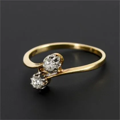 Toi-et-Moi ring from around 1900 with old-cut diamonds