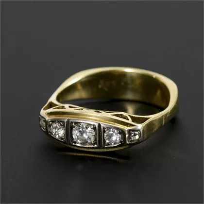 Art Deco ring with brilliants