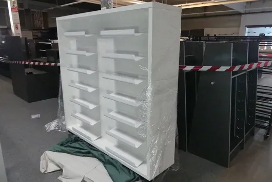 Rayonnage, sans contenu