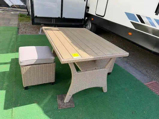 Sitzgarnitur mit Tisch