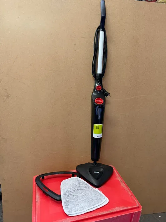 Steam floor cleaner