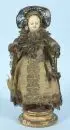 Enfant Jésus de Prague – tête en cire avec yeux de verre, robe richement décorée avec dentelle dorée, auréole en fil d'or, sur socle en bois rond,…