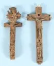 Relikviářové kříže, 2 kusy – dřevo, vyřezávané dekorace s korpusem Krista a Mater Dolorosa, 1 s Bohem Otcem a aplikacemi na nohou, 4 a 6 relikvií