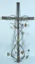 Croix de chemin – fer forgé, avec corpus du Christ, pampres, raisins et épis de blé, H= 166 cm, L= 90 cm, 2e moitié 20e s.;