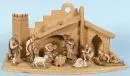 Weihnachtskrippe – Holz, 20 x 40 x 18 cm, mit 9 farbig gefassten Holzfiguren, H= 3-10 cm;