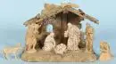 Crèche de Noël – bois teinté brun, 17 x 24 x 14 cm, avec 7 figurines en bois, H= 3-9,5 cm