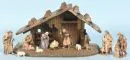 Crèche de Noël – bois teinté brun, 20 x 36 x 17 cm, avec 11 figurines en bois polychromées, H= 2-10 cm