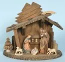 Weihnachtskrippe – Holz, braun gebeizt, 23 x 27 x 13 cm, mit Hl. Familie und 2 Schafen aus Holz, H= 2,5-11,5 cm;