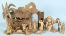 Weihnachtskrippe – Holz, braun gebeizt, auf Platte, 42 x 60 x 24 cm, mit 16 farbig gefassten Holzfiguren, H= 3-20 cm;