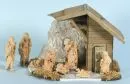 Weihnachtskrippe – Holz/Papmasché, 25 x 37 x 24 cm, mit 8 Holzfiguren (1 minimal beschädigt), H= 3-14 cm;