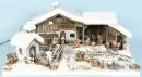 Weihnachtskrippe – Holz/Pappmaché, als winterliche Berghütte mit Kapelle, 35 x 70 x 44 cm, mit Beleuchtnug und 26 farbig gefassten…