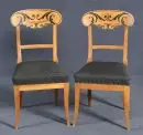 Chaises à dossier en éventail, 2 pièces – Merisier, 4 pieds coniques, dossier avec ornements ébonisés, assise rembourrée, H= 92 cm,...