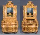 Secrétaire avec vitrine – noyer, forme bombée avec marqueterie de panneaux, pieds et ceinture sculptés, 3 tiroirs en bas, abattant, intérieur 2 tiroirs, vitrine intérieure 2 tiroirs et 1 porte, couronnement orné avec miroir, 235 x 136 x 60 cm, style baroque, probablement vers 1900