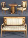 Ensemble de sièges, 4 pièces – merisier, décor marqueté, rembourré, banc (100 x 128 x 60 cm), chaise, fauteuil à accoudoirs et table, début 20e…