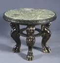 Table – Bois dur, teinté foncé, riches sculptures, 4 pieds courbés en créatures fantastiques avec entretoise annulaire, …