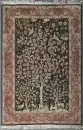 Kork-Ghoum, Perse, 100 x 148 cm – laine avec soie, sur soie, nouage très fin, fond bleu foncé, grand motif arbre avec animaux, bordure principale…