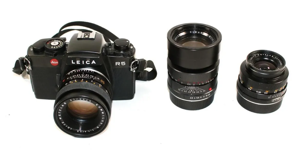 Leica R5 – mit 3 Objektiven: Summilux 1:1.4/50, Elmarit-R 1:2.8/35, Elmarit-R 1:2.8/90, mit Trageband u