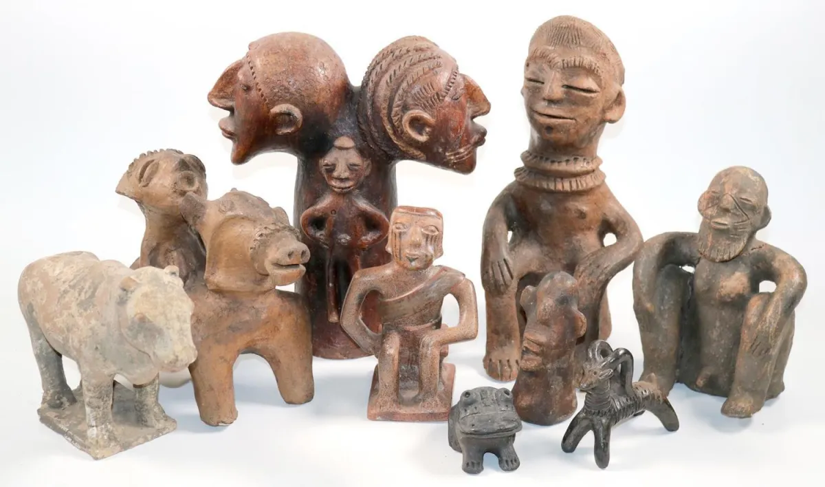 Longuda Nigeria. – Sammlung aus 10 Tonfiguren verschiedener ethnischer Völker