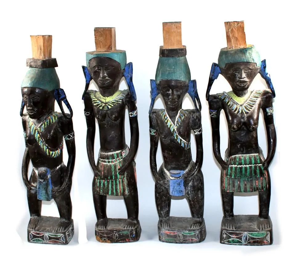 Yoruba Nigeria – 4 Pfostenfiguren Holz geschnitzt mit Farbfassung