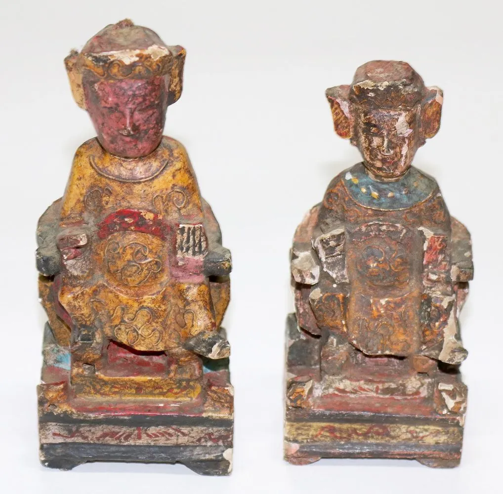 Chiny – Sześć drewnianych figur z dynastii Qing
