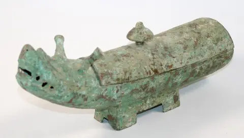 Drache Weingefäß – Bronze im Stil der Shang Dynasty