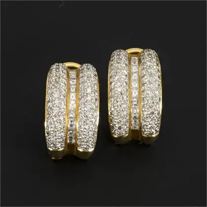 Pair of clip earrings with brilliants and diamonds