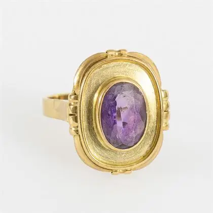 Ring with amethyst