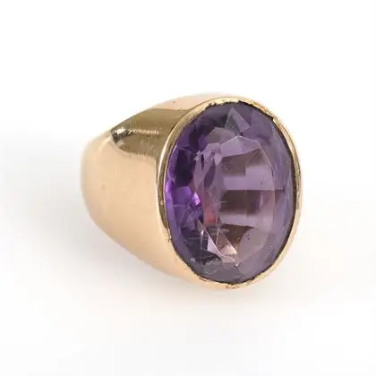 Heavy ring with amethyst