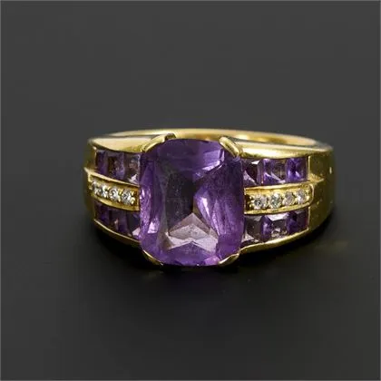 Großer Ring mit Amethysten und Brillanten