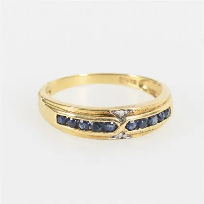 Bandring mit blauen Farbsteinen, wohl Saphiren, und Diamanten