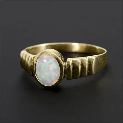 Ring mit Opal-Doublette oder -Triplette